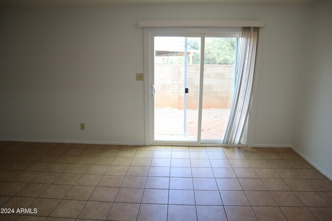 Building Photo - 4241 Plaza Oro Loma