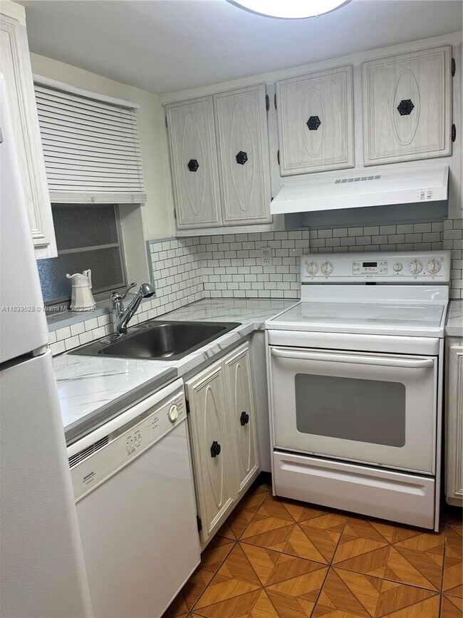 Foto del edificio - 4143 N Ocean Blvd