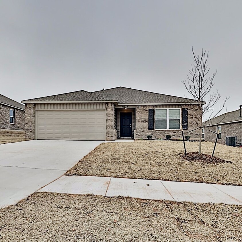 Primary Photo - Very Nice 3 Bedroom 2 Bath Home in Yukon S...
