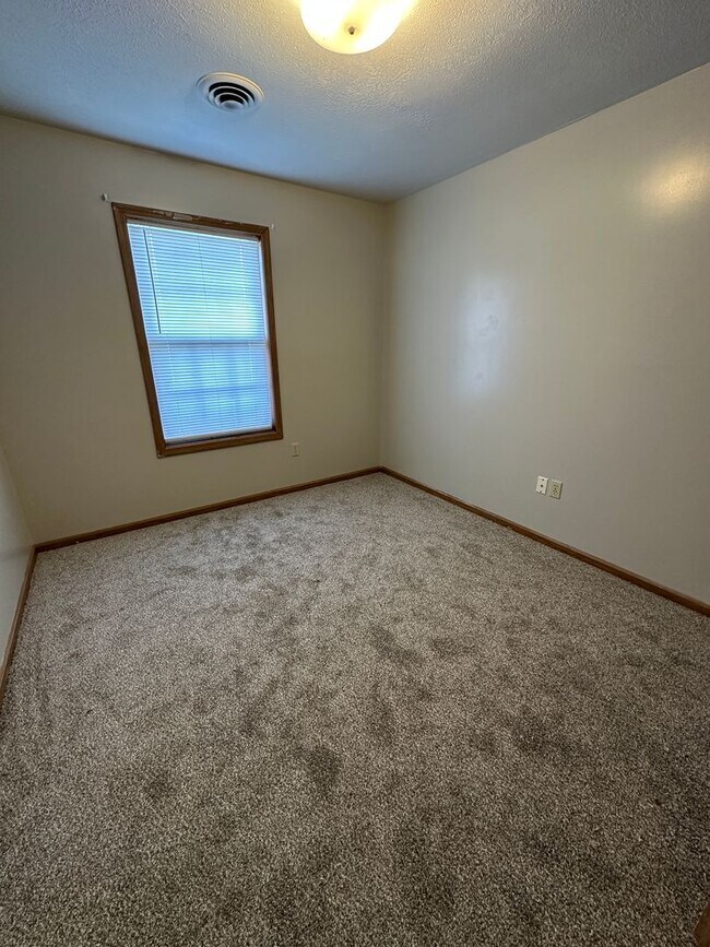 Foto del edificio - 212 S Silverwood Ln