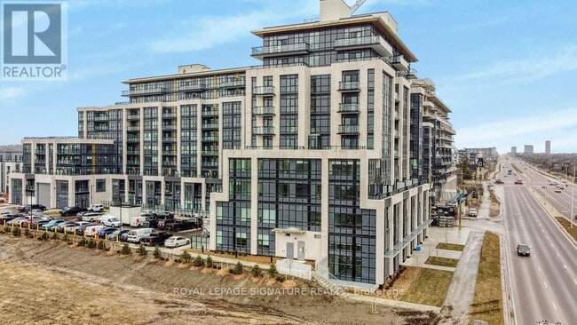 Building Photo - 405 Dundas St W