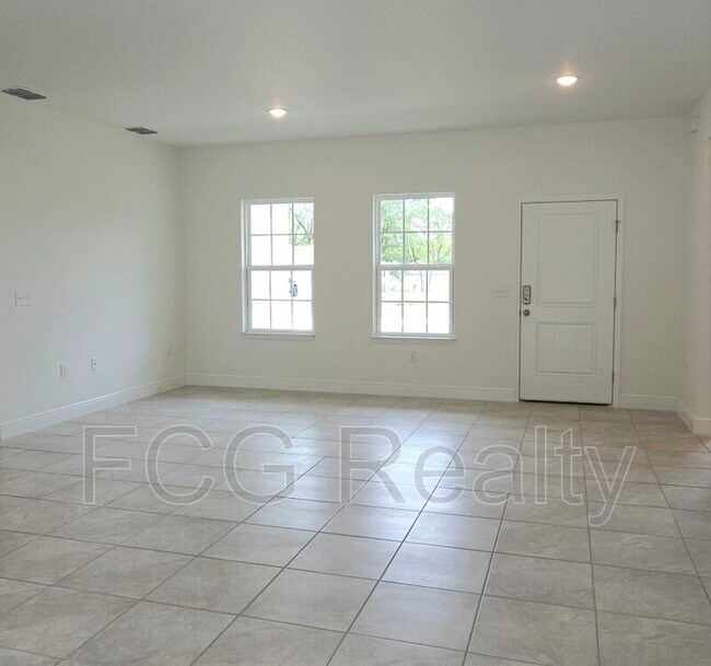 Building Photo - 464 Marion Oaks Dr