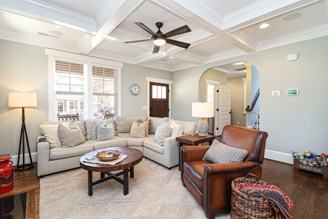 Foto del edificio - (Coming Soon) Immaculate Bungalow in Plaza...