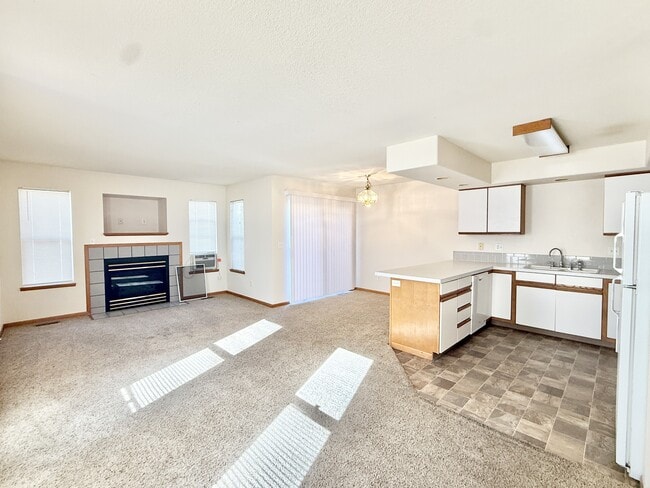 Building Photo - 1637 Westbridge Dr