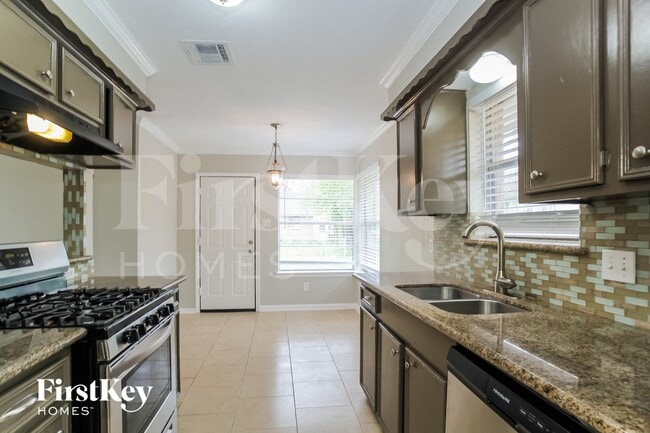 Building Photo - 1710 Kenwick Pl