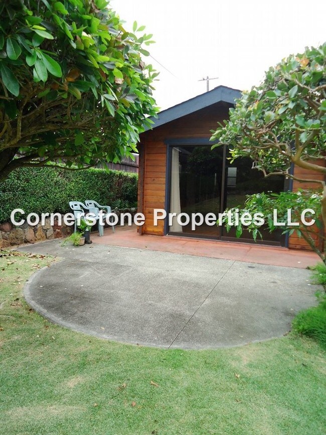 Building Photo - 99-1252 A Aiea Heights Drive back studio