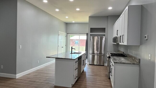 Foto del edificio - 402 W Pine St