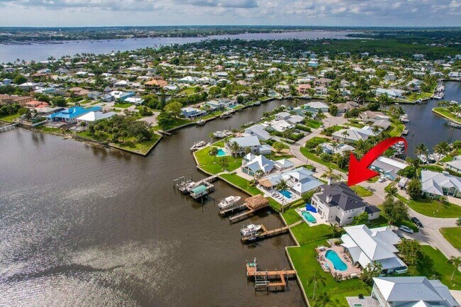 Foto del edificio - 32 SW Riverway Blvd