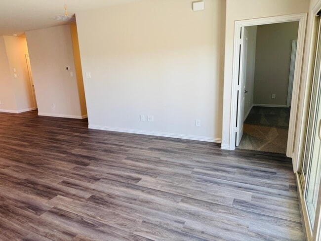 Building Photo - 801 Easthill Dr