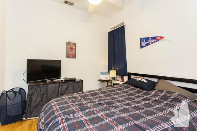 Foto del edificio - 2544 N Burling St