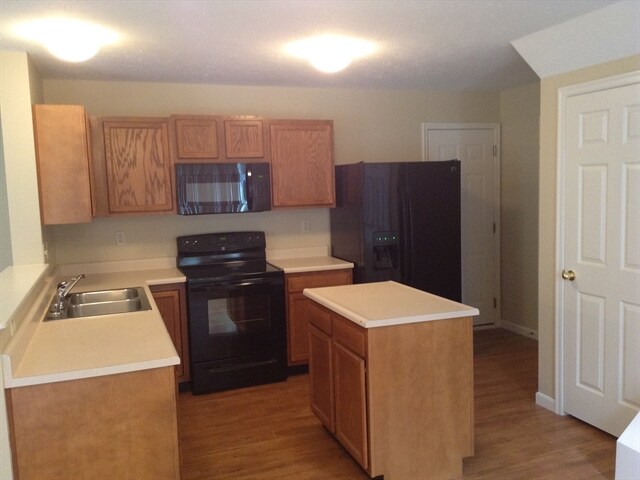 Building Photo - 3550 Providence Trace Dr