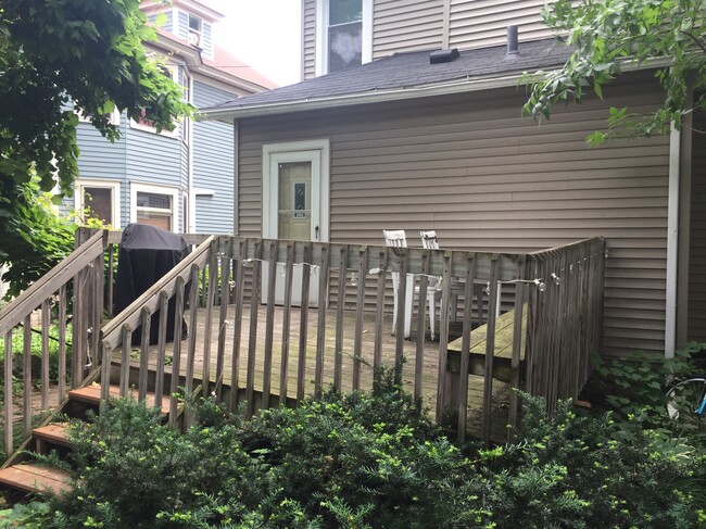 Deck - 3016 Irving Ave S