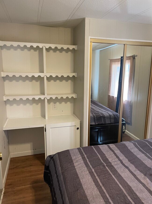 Foto del edificio - 18688 Conard Ave