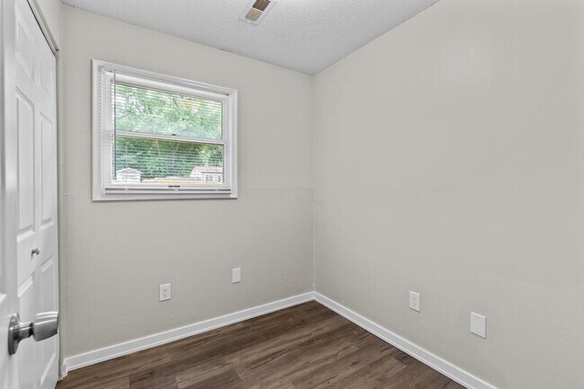 Building Photo - 1415 Plaza Pl