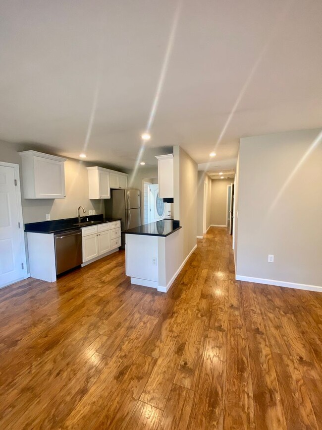 Building Photo - Cute and Cozy Updated 3 bedroom Home
