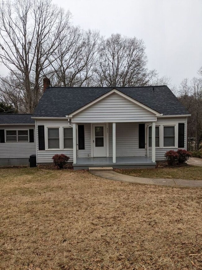 Building Photo - 3BD/2BA Home in Hickory