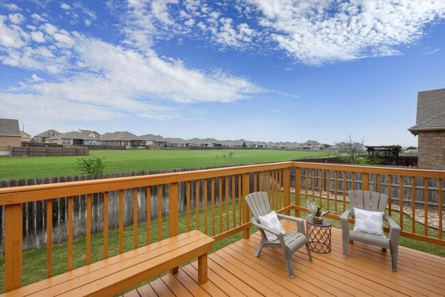 Building Photo - 6805 Leonardo Dr