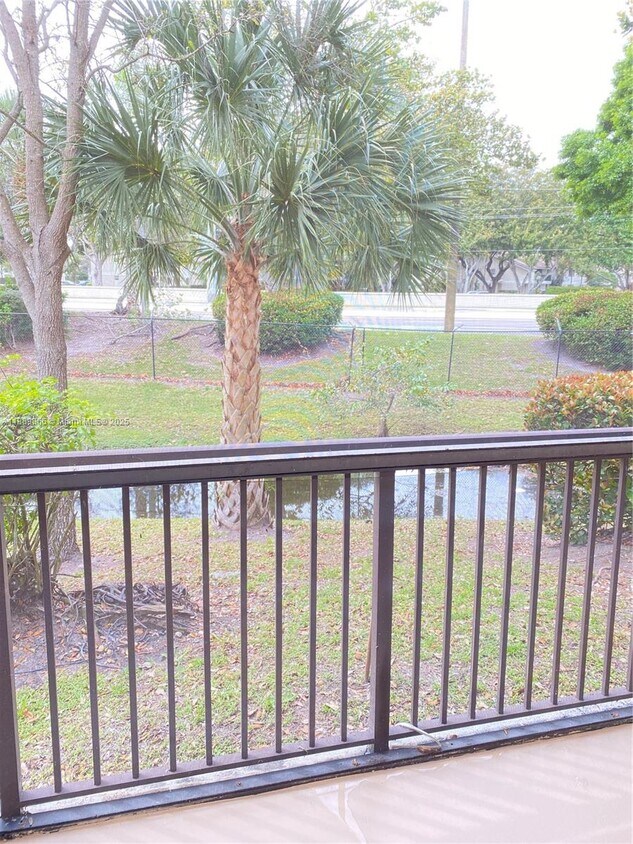 Foto principal - 4581 W McNab Rd