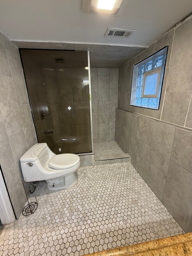 Foto del edificio - 4123 N Narragansett Ave