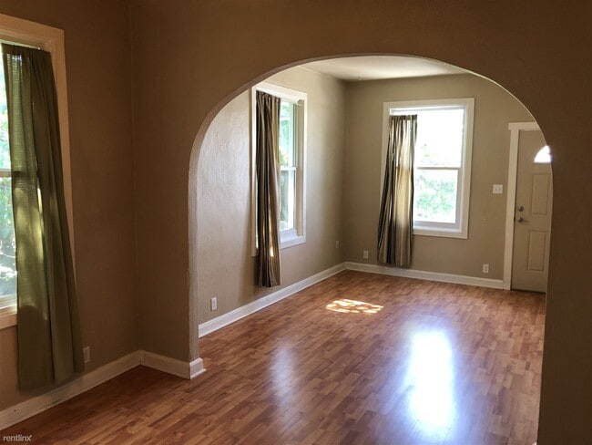 Building Photo - 2 br, 1 bath House - 4323 North Cheyenne S...