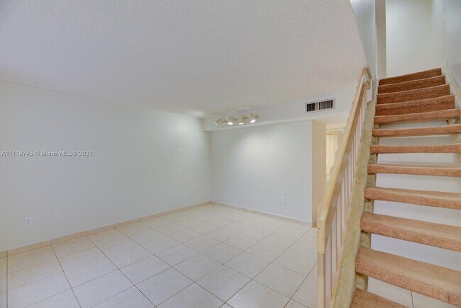 Building Photo - 10271 SW 77th Ct