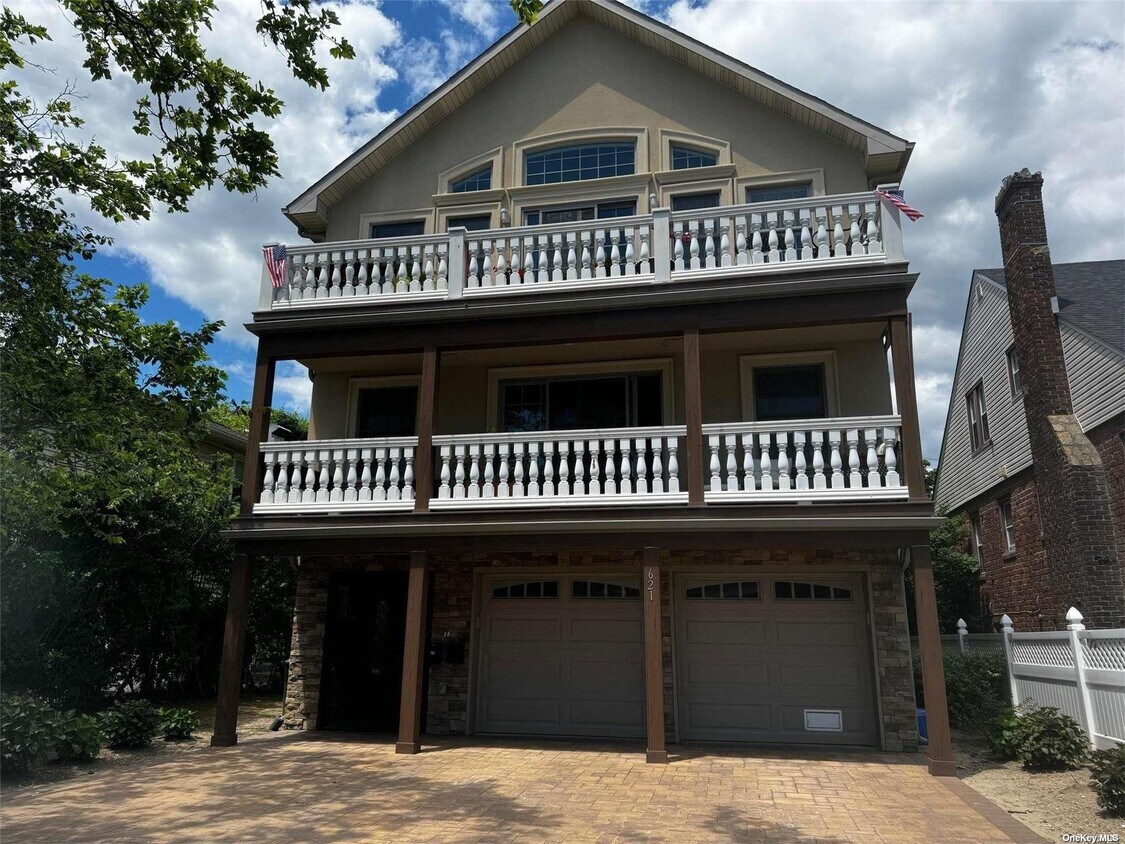Foto principal - 621 E Olive St