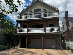 Building Photo - 621 E Olive St