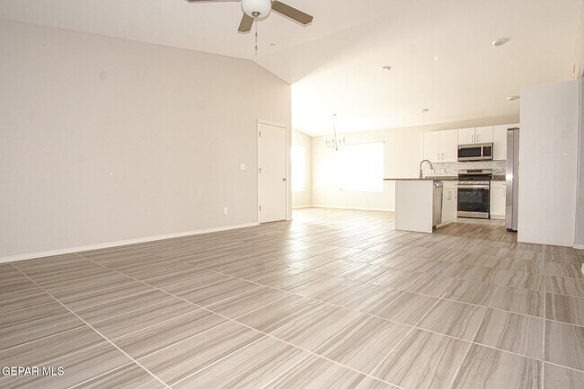 Foto del edificio - 14740 Charles Foster Ave