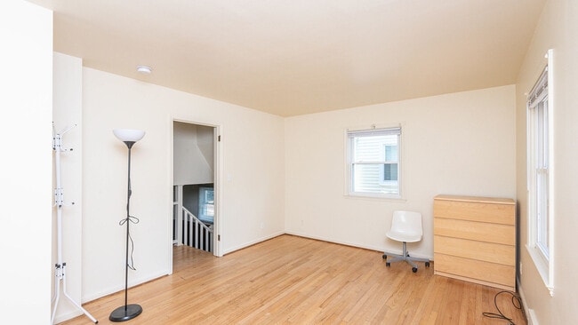 Building Photo - 903 Sylvan Ave