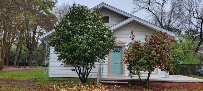 Foto del edificio - Charming 3 bedroom/1 bath home with high c...