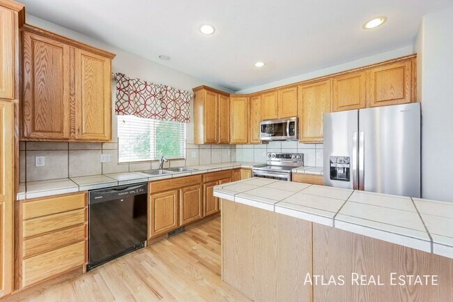 Foto del edificio - 7045 Wood Lily Dr