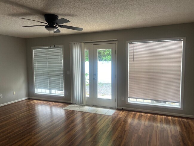 Foto del edificio - 102 S Spring View Dr