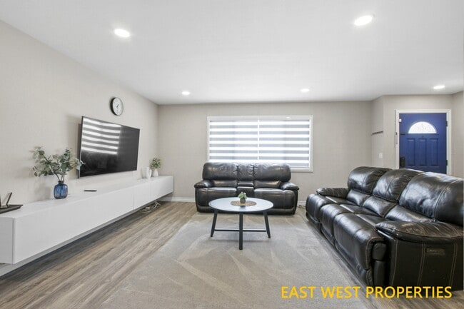 Building Photo - 6942 Santa Rita Ave