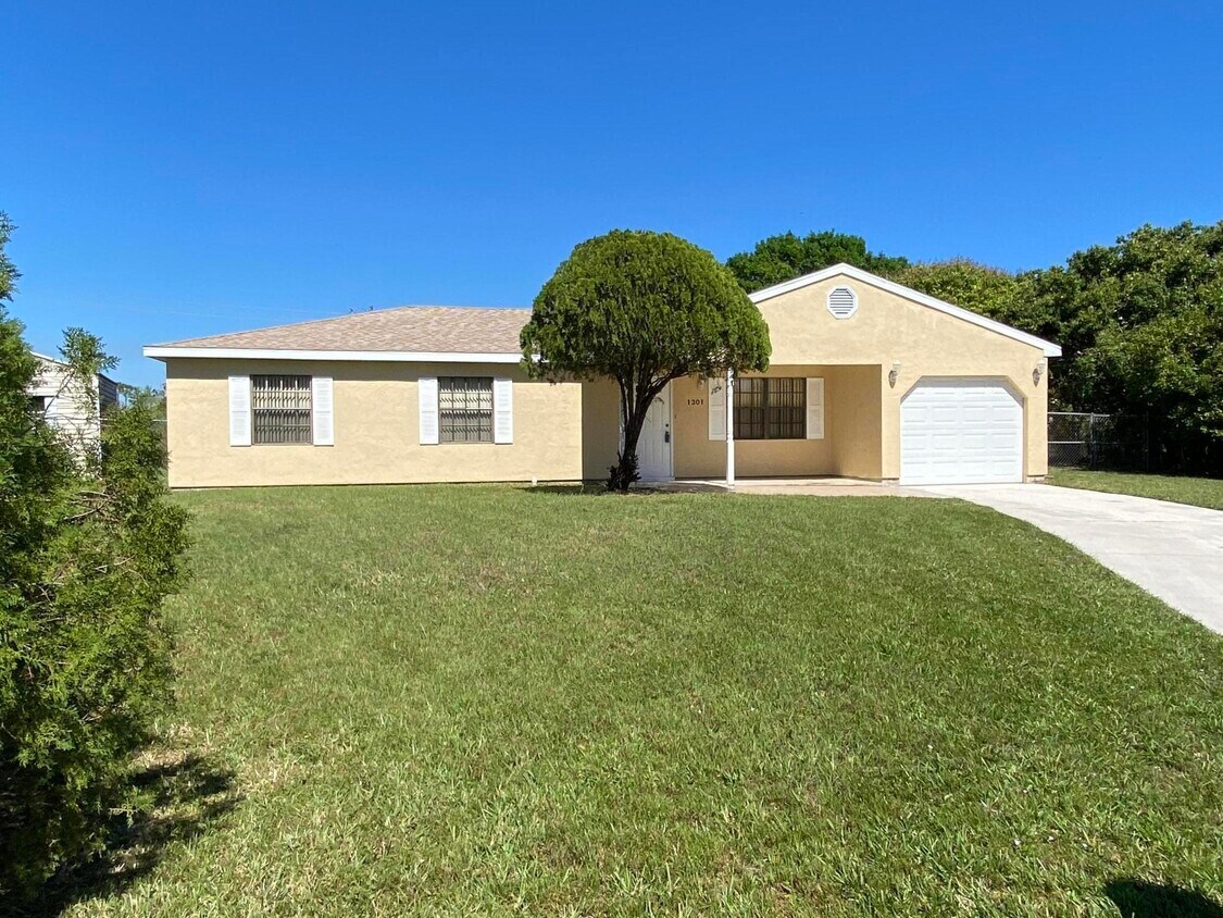 1301 SE Starklake Ct, Port Saint Lucie, FL 34952 House Rental in Port