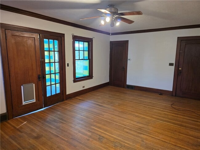 Building Photo - 218 Congress Ave