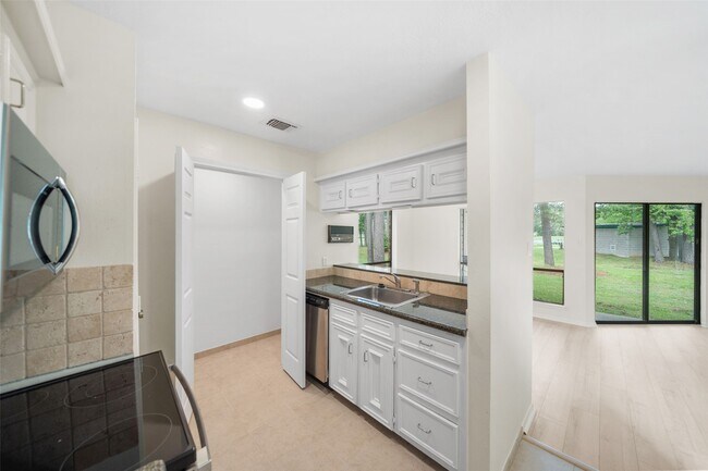 Foto del edificio - 20271 Sunny Shores Dr