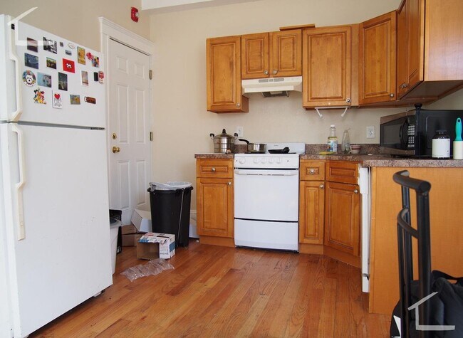 Building Photo - Charming Apt in Perfect Location near Camp...