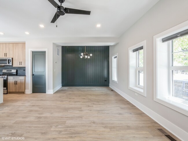 Foto del edificio - 1607 W Waveland Ave