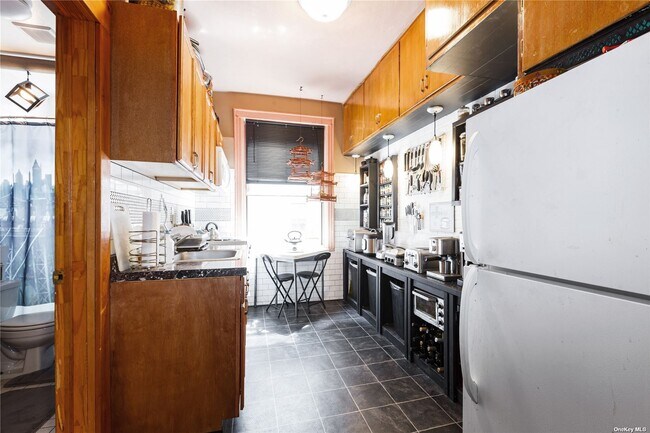 Foto del edificio - 32-82-82 33rd St