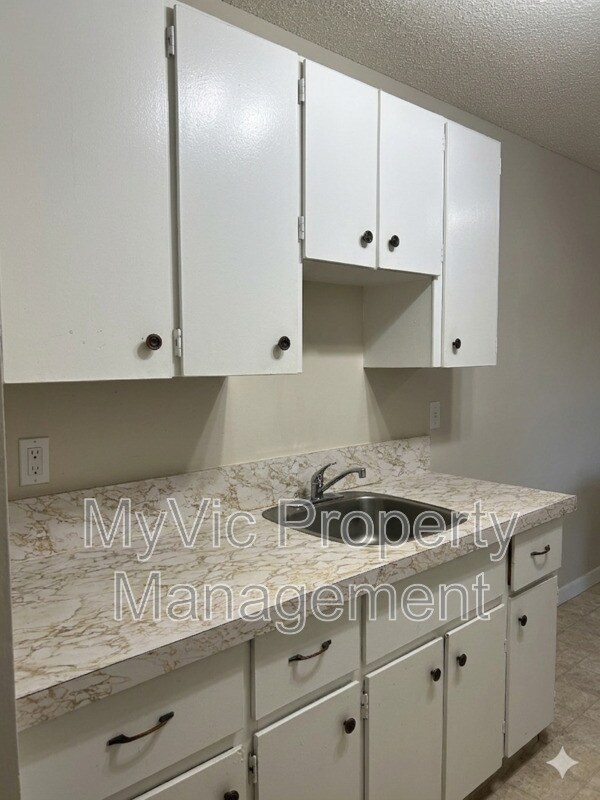 Building Photo - 9120-9149 149 St