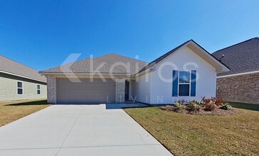 Building Photo - 8017 Hendrick Dr