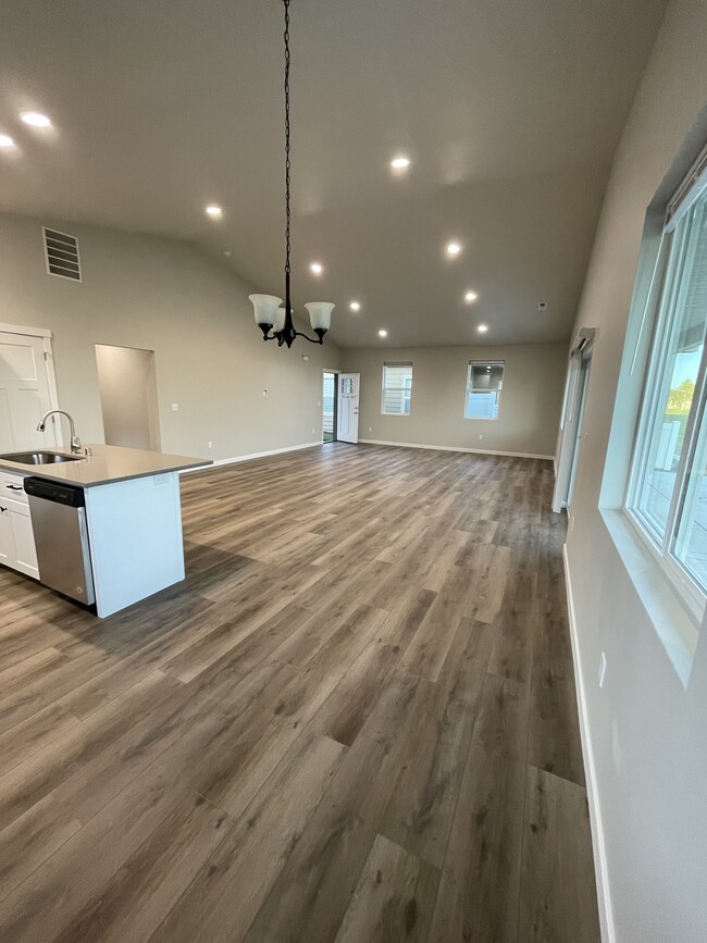 Foto del edificio - 6071 Murray Way NE