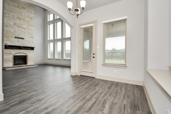 Foto del edificio - 22368 Misty Woods Ln