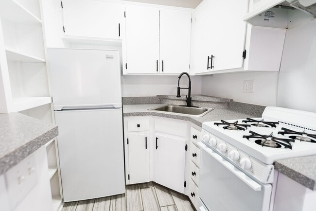 Interior Photo - 238 South Serrano Ave