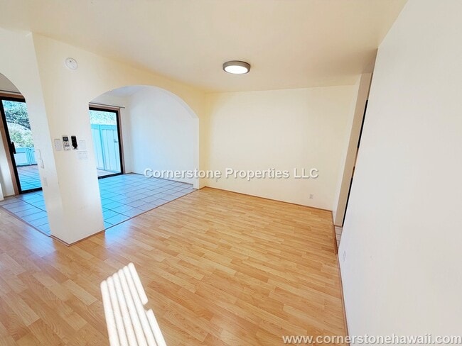 Building Photo - 95-235-235 Waioleka St