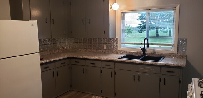 Kitchen - 618 S Main St