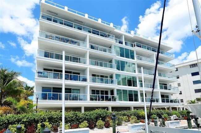 Building Photo - 650 Golden Gate Point