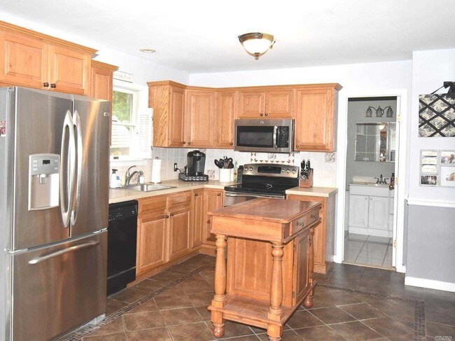 Building Photo - 48 Tamarack Rd