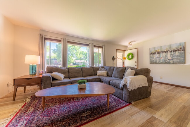 Building Photo - 5310 Trafalger Pl