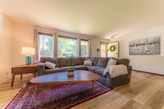 Foto del edificio - 5310 Trafalger Pl